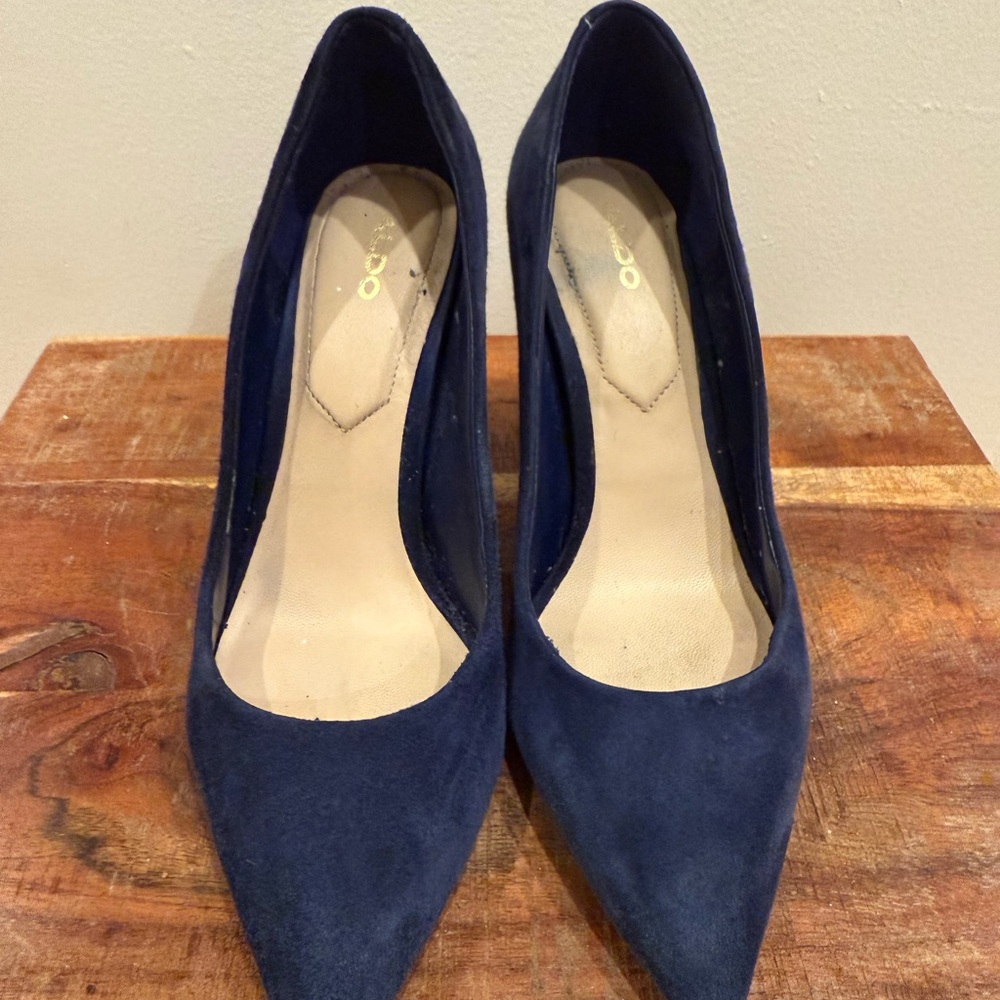 Elegant Navy Blue Women's Pumps